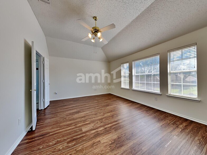 Building Photo - 601 Ridgemont Dr