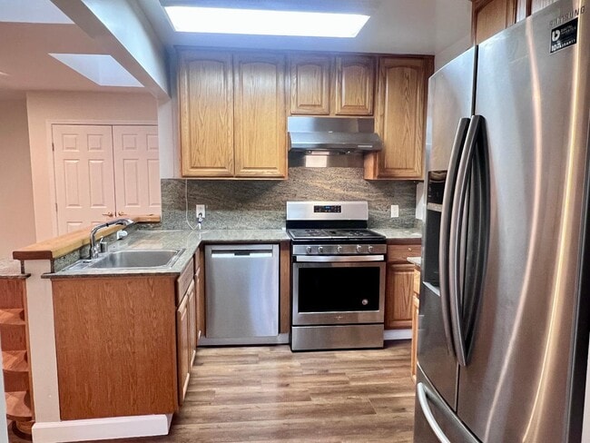 Building Photo - 1874 Villa St