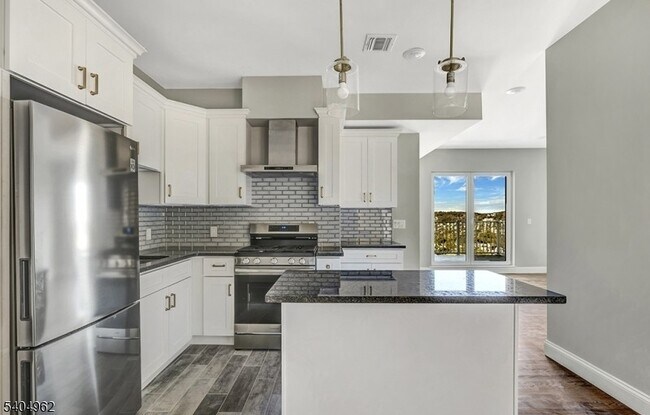 Building Photo - 318 Dixon Ave