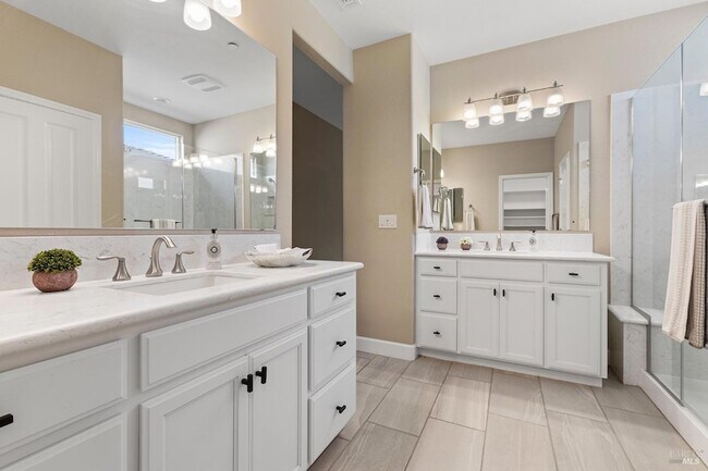 Building Photo - 343 Silver Ridge Dr