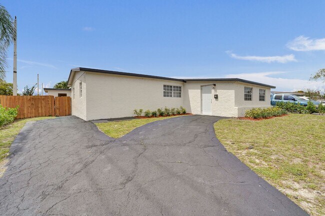 Building Photo - 4BR Corner Home (4th from FL Room) | No HOA | Large Fenced Yard | Move-In Ready