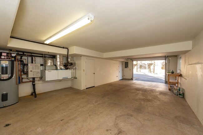 Building Photo - SOUGHT AFTER PENCE PLACE TOWNHOME; DUAL PRIMARY SUITES & SOLAR! MUST SEE!!
