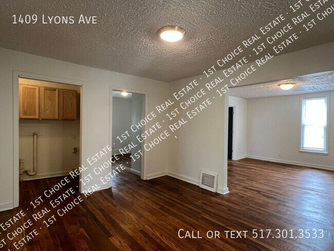 Building Photo - 1409 Lyons Ave