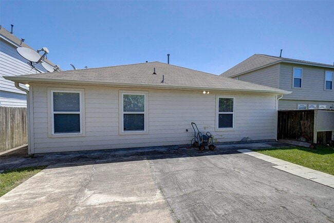 Building Photo - 3619 Apple Dale Dr