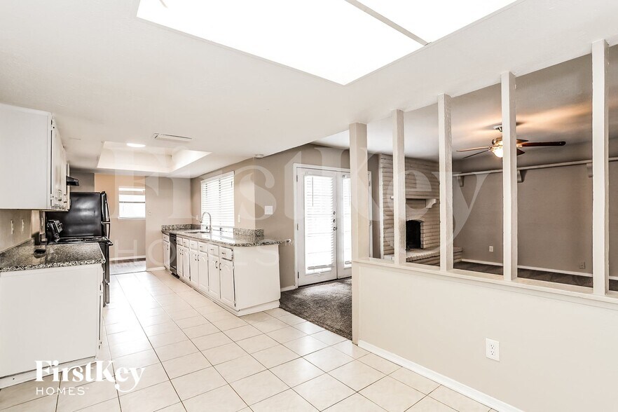 Building Photo - 16939 Macleish Dr