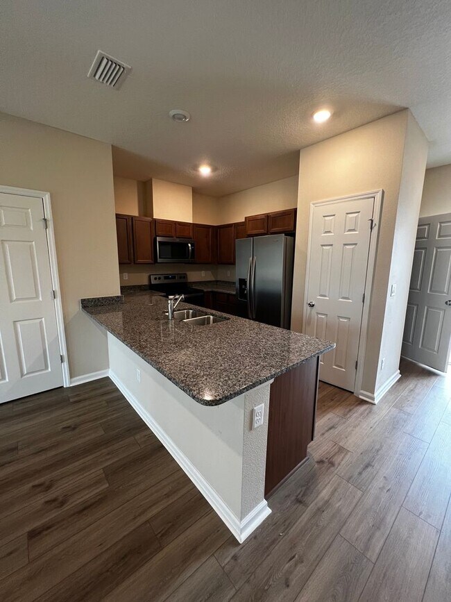 Building Photo - Brand New 3/2.5 Townhome!