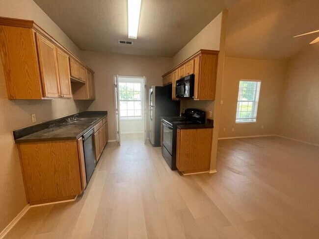 Building Photo - (((3/2)))Duplex Home @ Perfect Weatherford...
