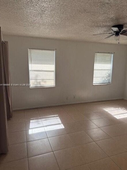 Building Photo - 3920 Woodside Dr