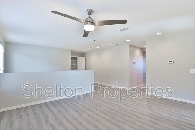 Building Photo - 18787 W Yucatan Dr