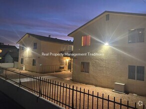 Building Photo - Upgraded 3 + 1 Apartment in Rosamond