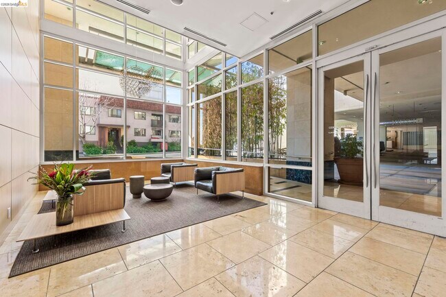 Building Photo - 1 Lakeside Dr