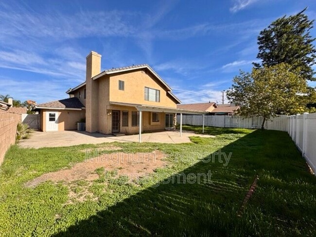 Building Photo - 24473 St Thomas Ave