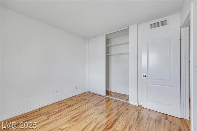 Building Photo - 4351 Satinwood Dr