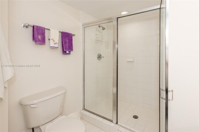 Building Photo - 1155 Brickell Bay Dr