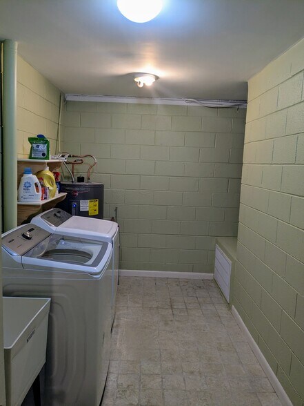 Building Photo - 215 Summit Ridge Dr