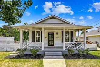 Building Photo - 1915 E Lee St