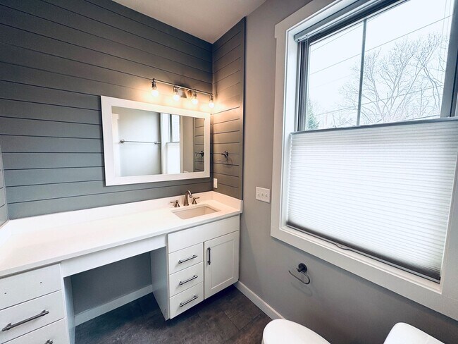 Building Photo - West AVL - Spacious, Beautiful Modern Home