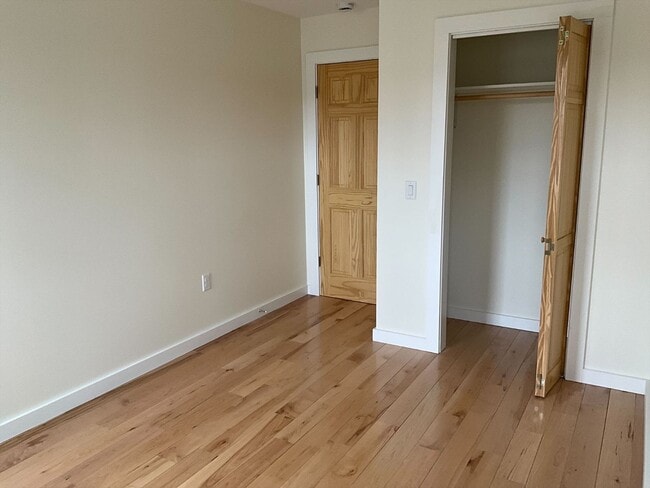 Building Photo - 90 Elm St