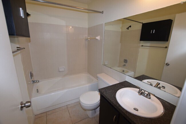 Building Photo - 2 Bedroom, 2 Bath Condo at 4627 Cason Cove...