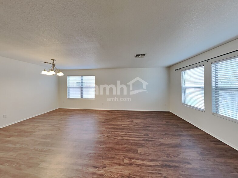 Building Photo - 3543 E Trigger Way