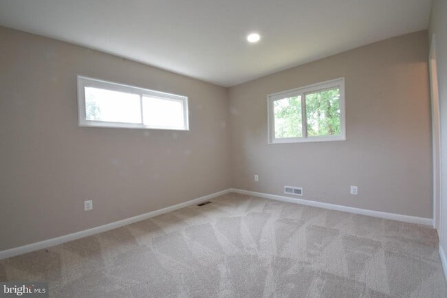 Building Photo - 13602 Athania St