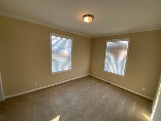 Building Photo - SUBLEASE through May 2026 3 Bedroom 2 Bath-Beautiful Views