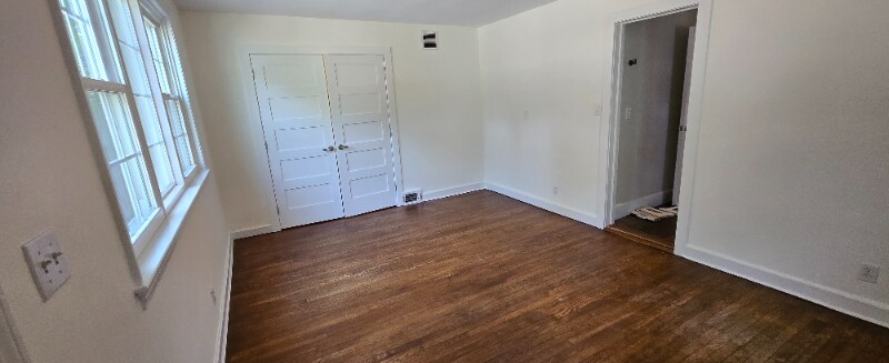 Building Photo - 338 Main St