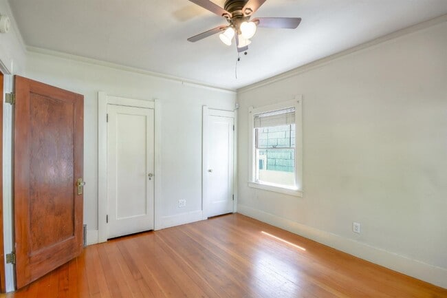 Building Photo - Mid Town 2 Bedroom 2 Bathroom 1260 Sqft. B...