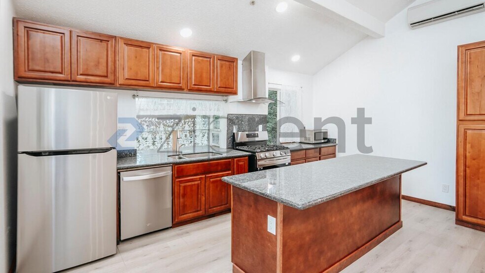 Building Photo - Unit single home