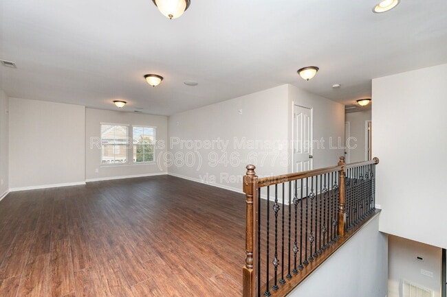 Building Photo - 2288 Barrowcliffe Dr NW