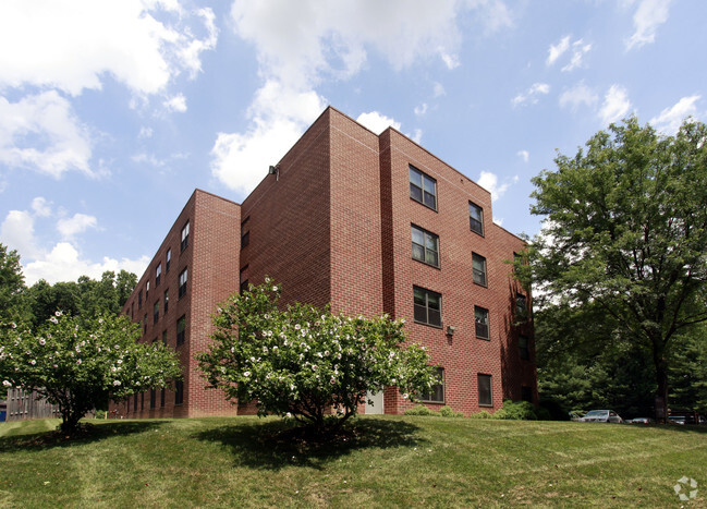 Building Photo - Burke Lake Gardens