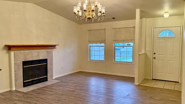 Building Photo - 945 Don Medico Dr