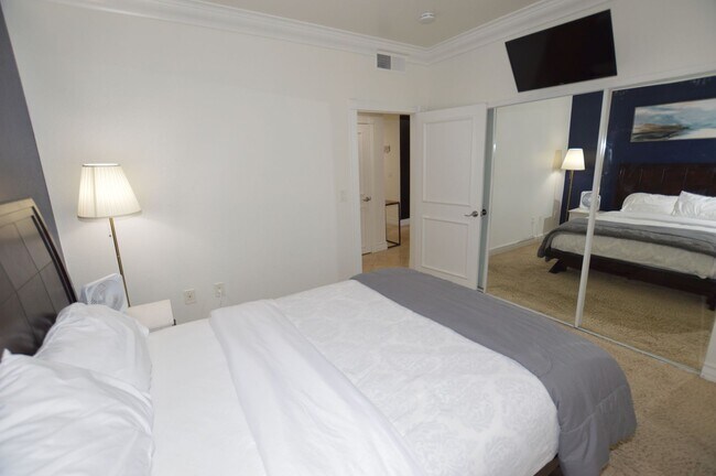 Building Photo - Newly Remodeled & Furnished Luxury Condo Rental near the Las Vegas Strip!