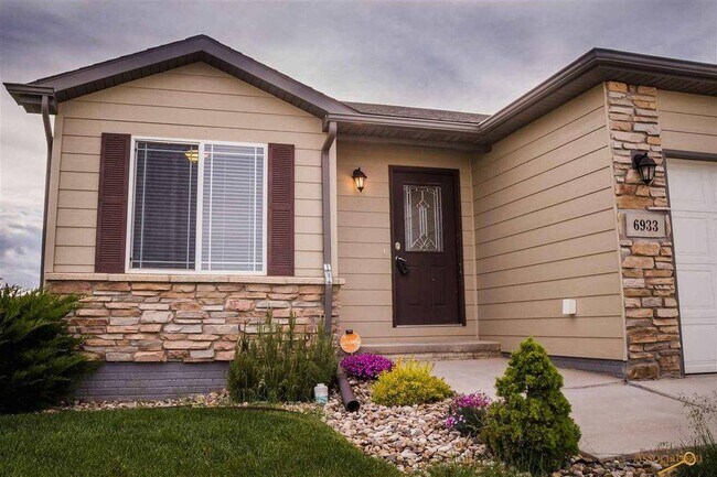 Building Photo - 6933 Cog Hill Ln