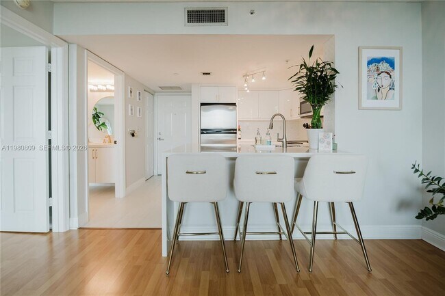 Building Photo - 3000 Coral Wy