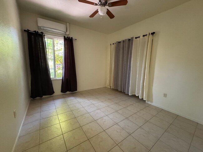 Building Photo - Back to School Special ALL Utilities Paid in Turlock