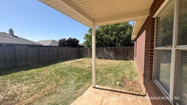 Building Photo - 525 N Iola Ave