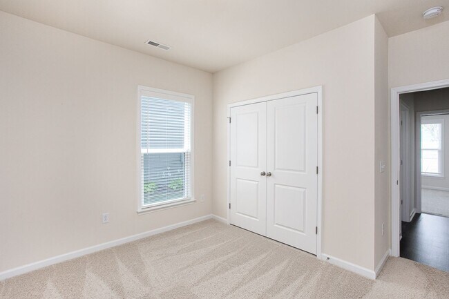Building Photo - Beautiful 4-bedroom, 2-bath Home with Lake View!