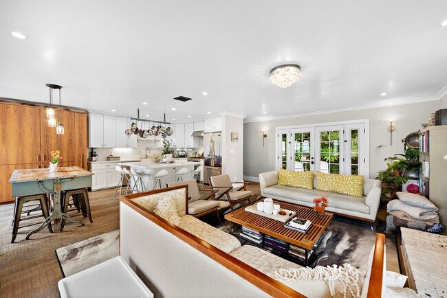 Building Photo - Mid-century modern meets industrial chic i...
