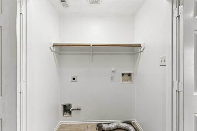 Building Photo - 11015 Shumard Oak Ct