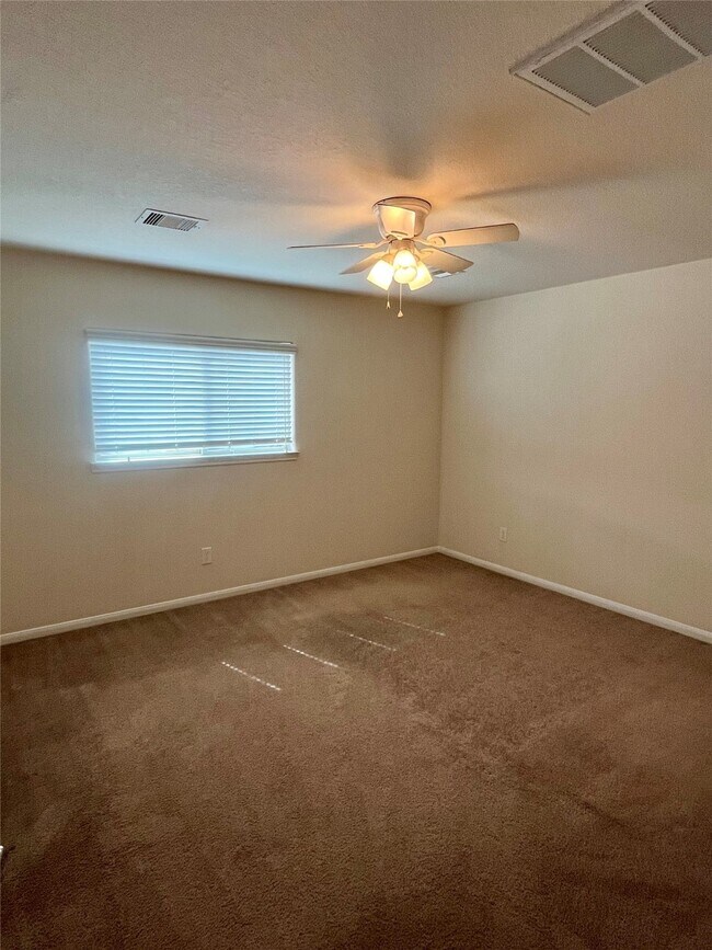 Building Photo - 606 Rosewood St