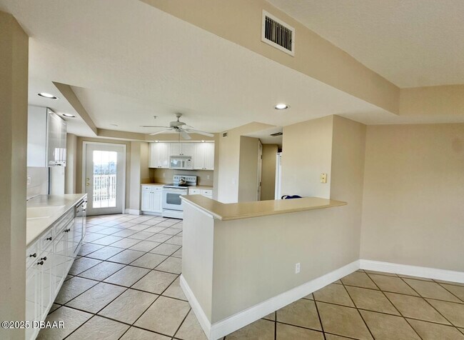 Building Photo - 4670 Links Village Dr