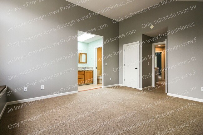 Building Photo - 12144 SW Anton Dr