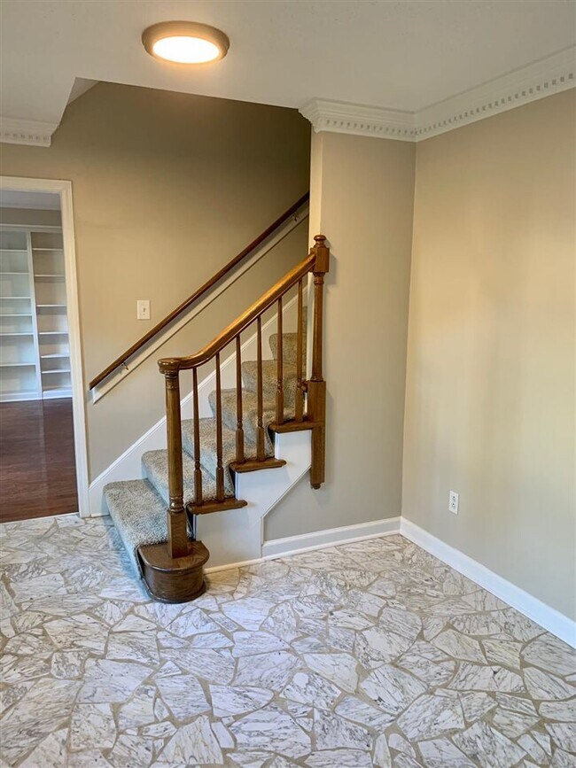 Building Photo - 8105 Savannah Way