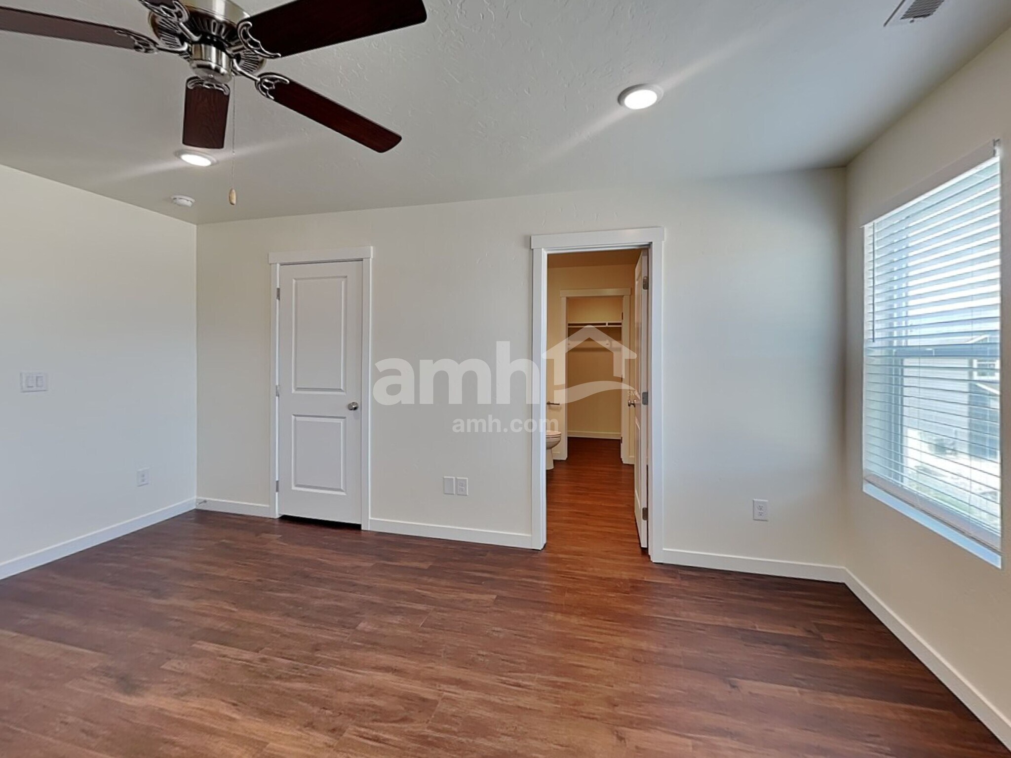 Building Photo - 1529 N Garnet Creek Ave