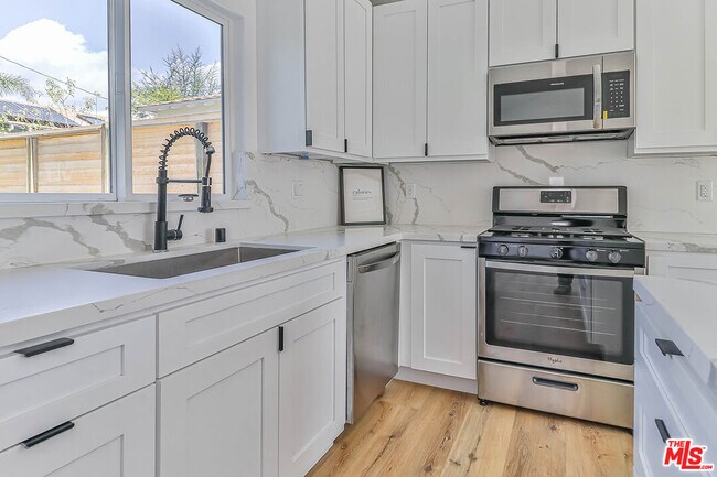 Building Photo - 11801 Albers St