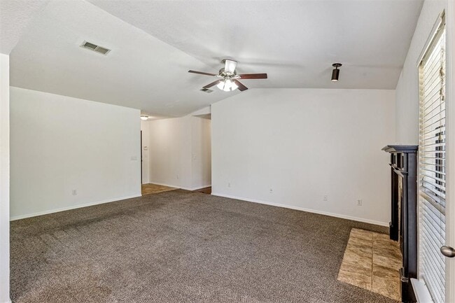 Building Photo - 2101 Harbor Dr