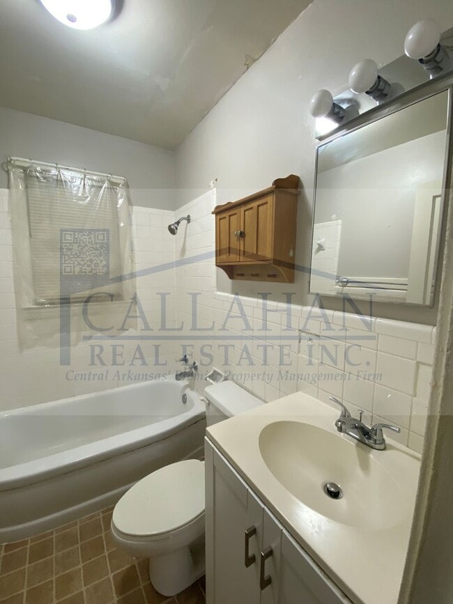 Building Photo - 2 Bedroom Duplex