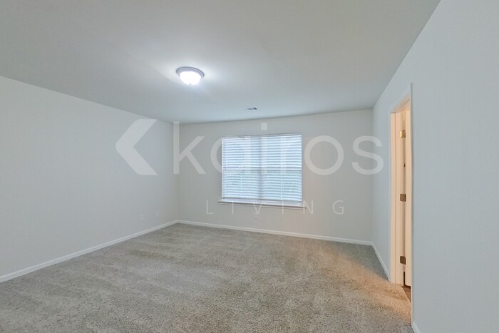 Building Photo - 247 Western Red Cedar Dr