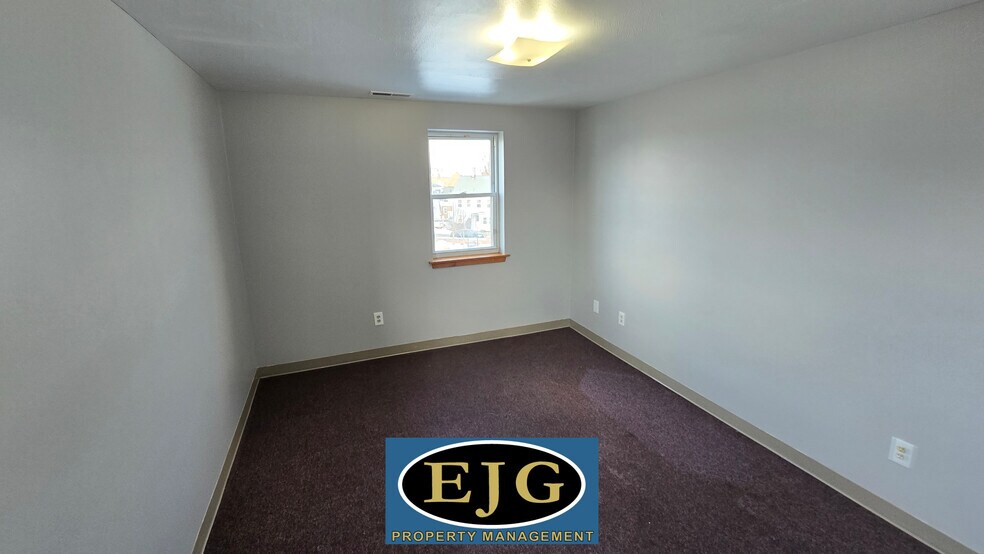 Building Photo - 26 Ledge St